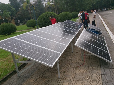 Hệ thống chiếu sáng thông minh, tiết kiệm năng lượng sử dụng điốt phát quang (LED) và nguồn cấp điện pin mặt trời